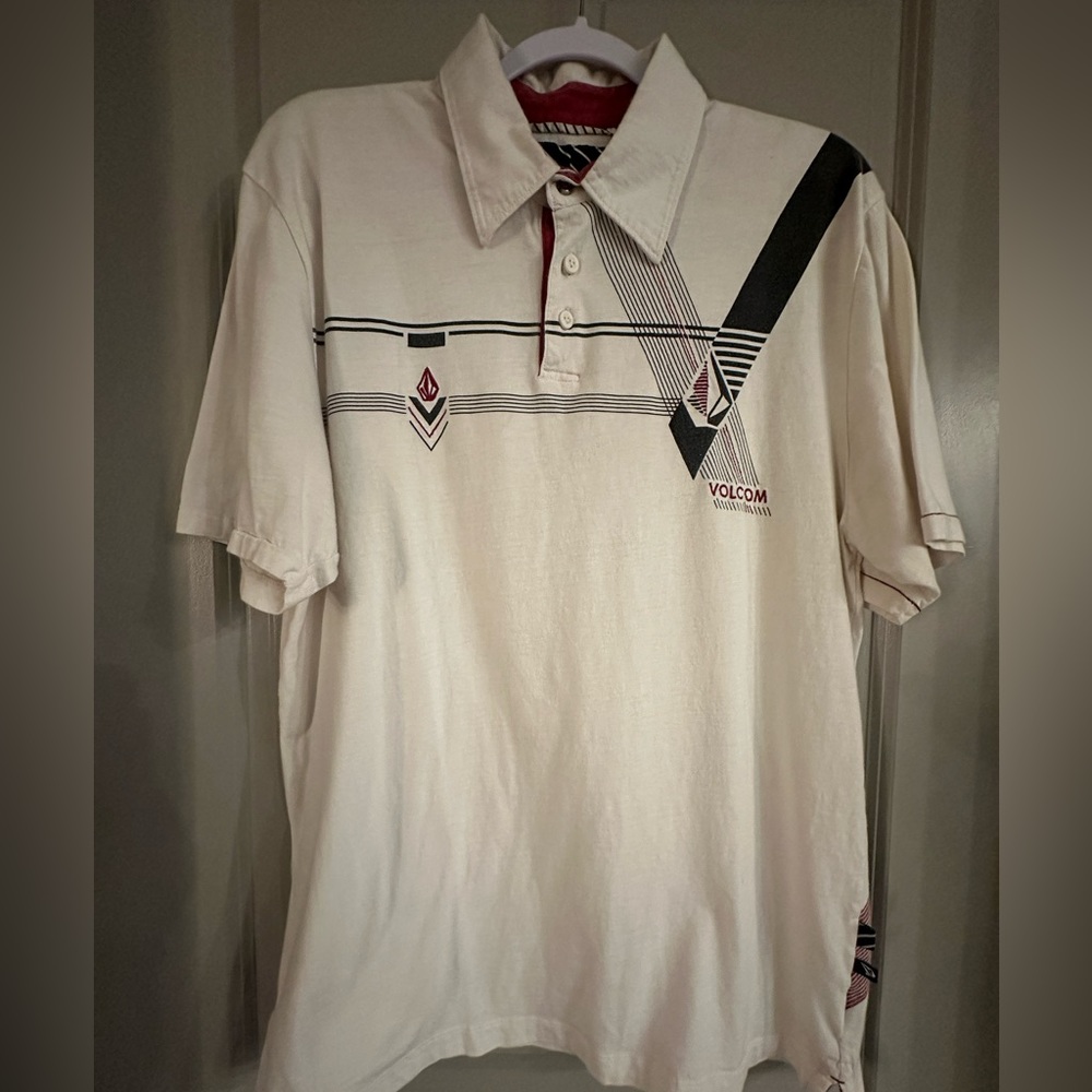 Like New. Volcom Stone…Men’s Short Sleeve, Button-Up, Collared Shirt Size Large